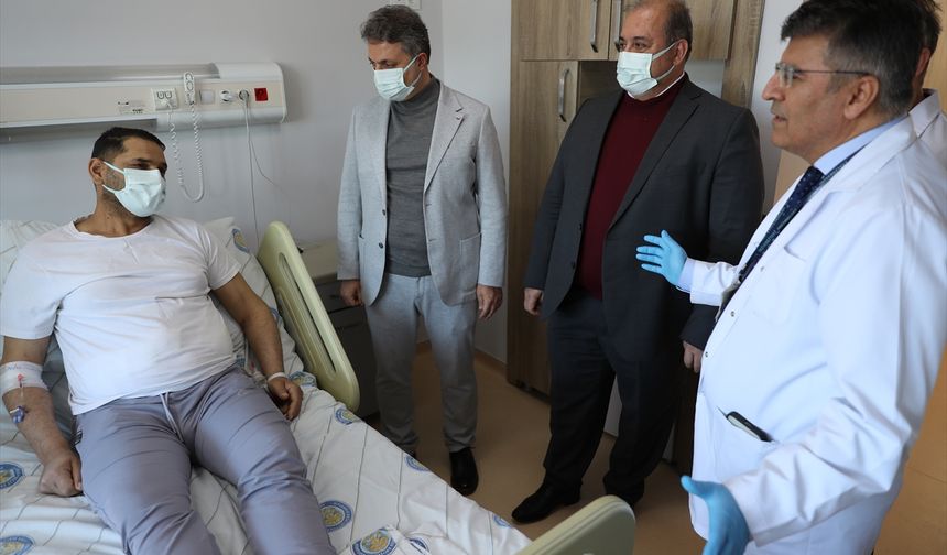 Karaciğer yetmezliği bulunan iki hastayı yakınlarının bağışı hayata bağladı