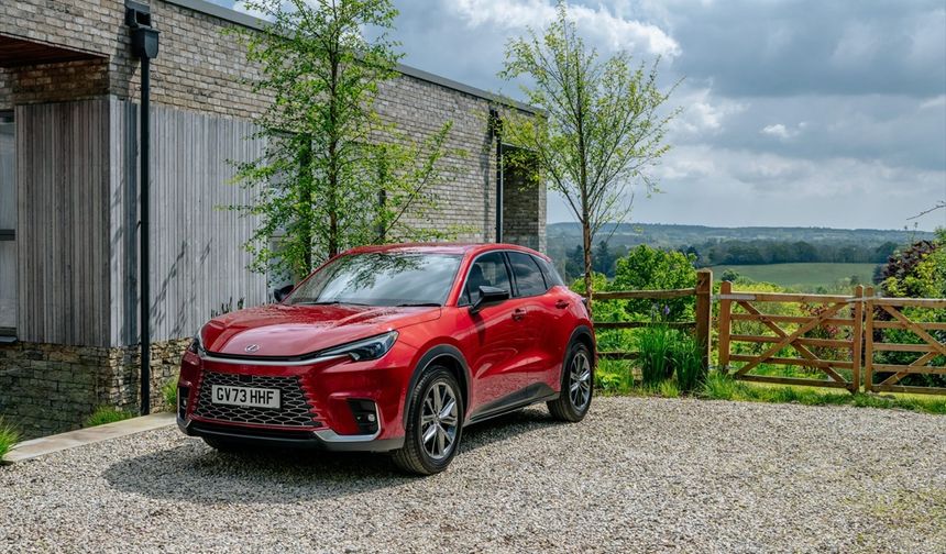 Lexus LBX 'En İyi Kabine Sahip Küçük SUV' seçildi