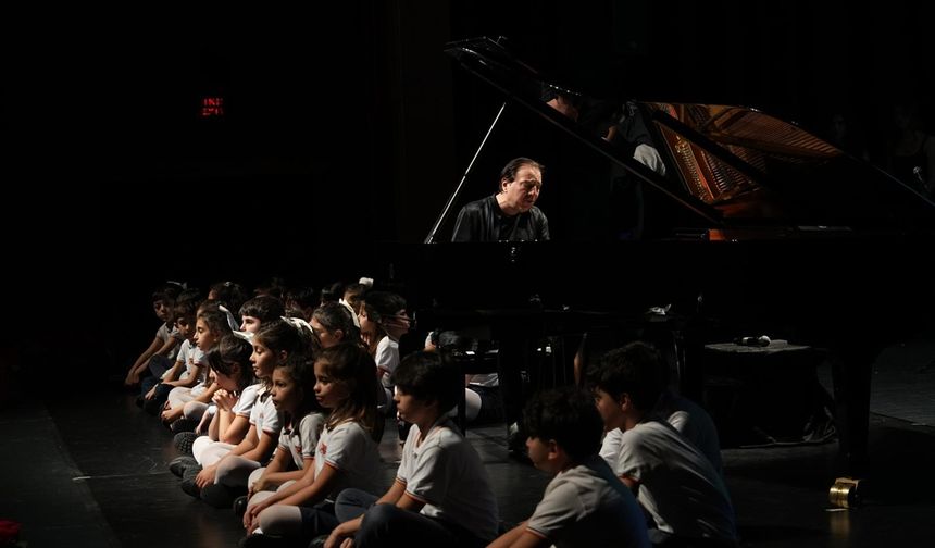 Nazım Hikmet doğumunun 124. yılında Kadıköy'de anıldı