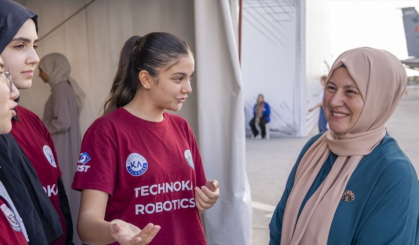 TÜRGEV, genç kızlara yönelik dijital risklere ilişkin eğitimlerini sürdürüyor