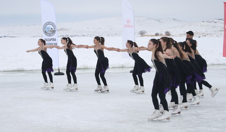 Çıldır Gölü'nde 'Buz Şenliği' düzenlendi