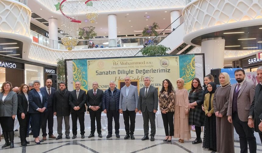 Çorum'da 'Hat, Tezhip ve Ebru Sergisi' açıldı