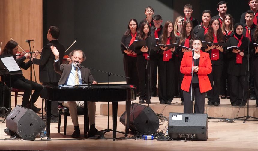 Edirne'de müzikal tiyatro 'Kim Var?' sahnelendi