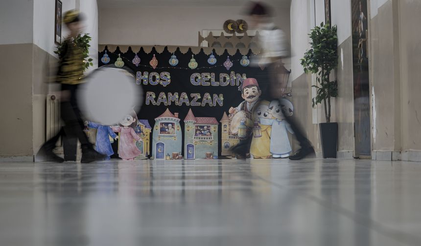Erzurum'da bir ilkokulun tüm sınıfları ramazana özel süslendi