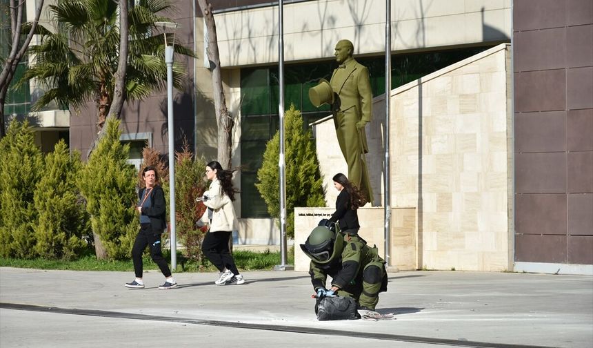 İzmir Bölge Adliye Mahkemesinde 'bomba ihbar ve kontrollü imha tatbikatı' yapıldı