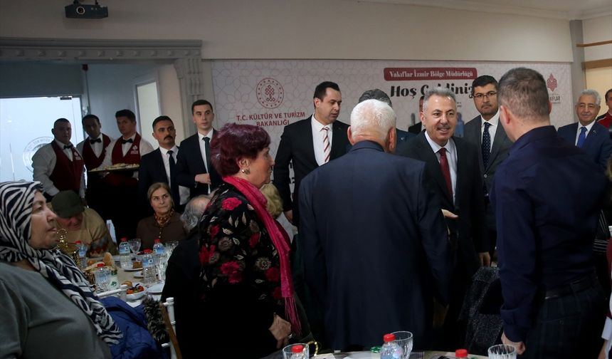 İzmir'de şehit yakınları ve gaziler 'Büyük Aile Sofrası'nda buluştu