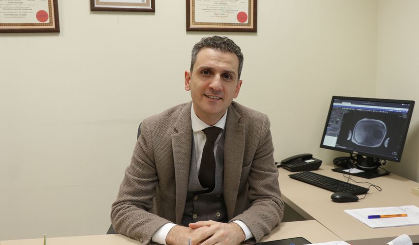 Kazakistanlı kadının karnından yaklaşık 45 santimetrelik tümör çıkarıldı