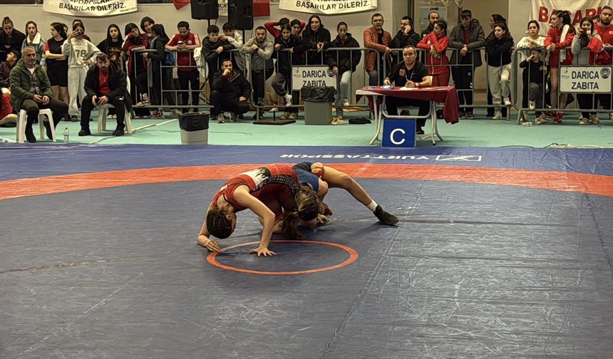 Kocaeli'deki 17 Yaş Altı Türkiye Güreş Şampiyonası sona erdi