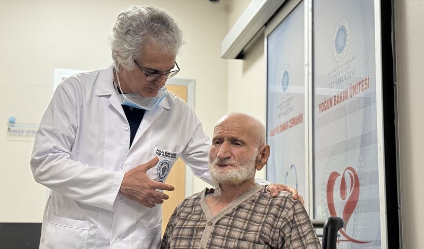 Konya'da 82 yaşındaki hastaya küçük kesiyle hayat kurtaran kalp ameliyatı