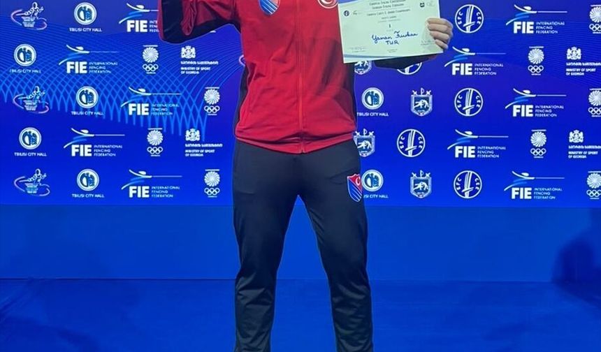 Milli eskrimci Furkan Yaman, gençlerde Avrupa şampiyonu oldu