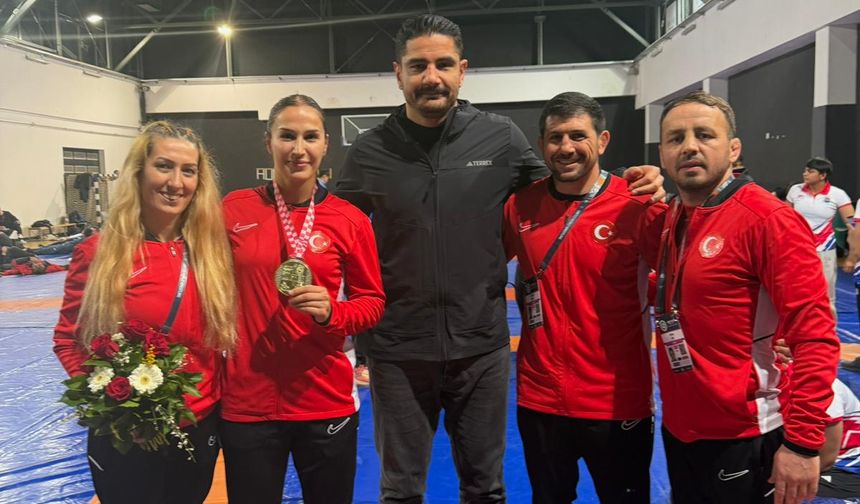 Milli güreşçi Buse Tosun Çavuşoğlu, Zagreb Açık'ta altın madalya kazandı