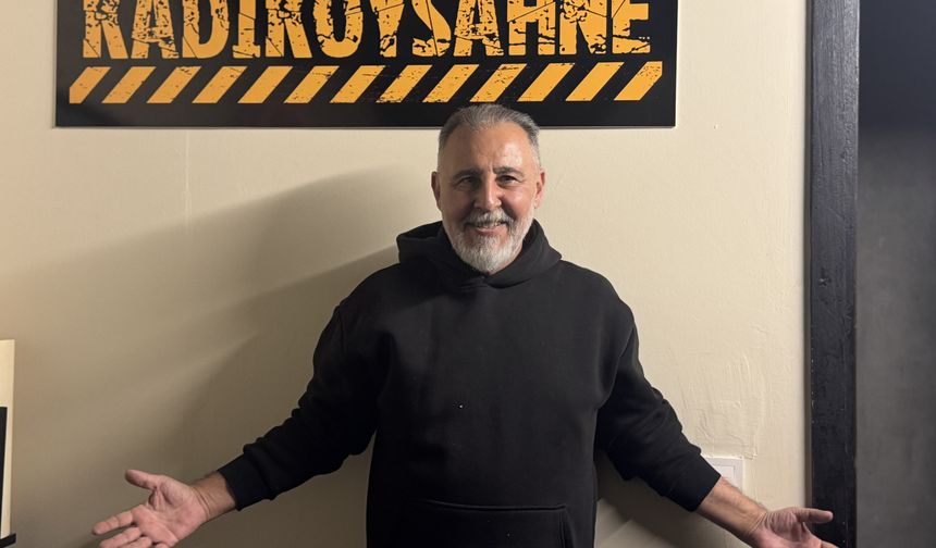 Oyuncu Kemal Başar, Kadıköy Sahne'de konser verdi