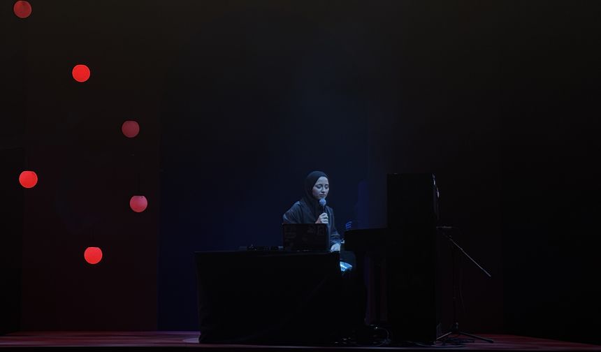 Piyanist ve besteci Büşra Kayıkçı, İstanbul'da müzikseverlerle buluştu