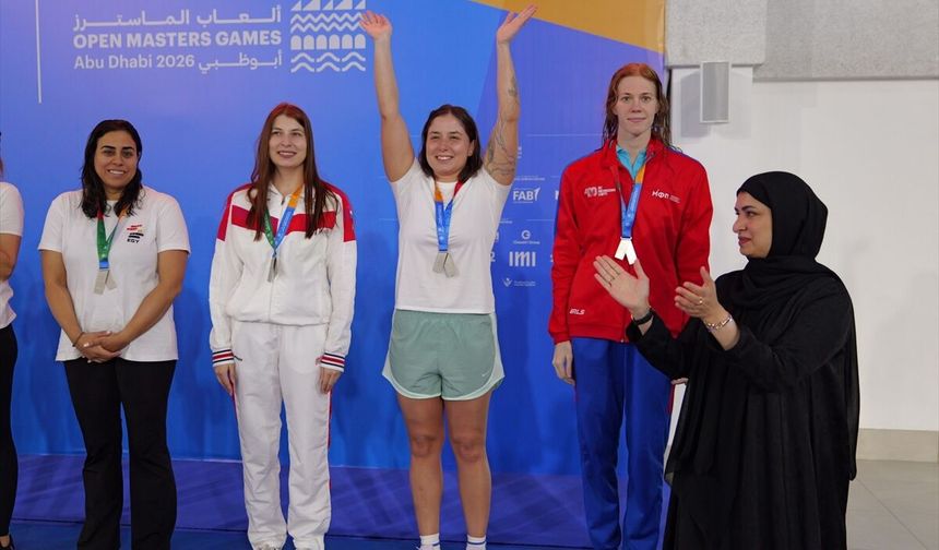 Rekortmen yüzücü Bengisu Avcı'dan yeni masterler Türkiye rekoru