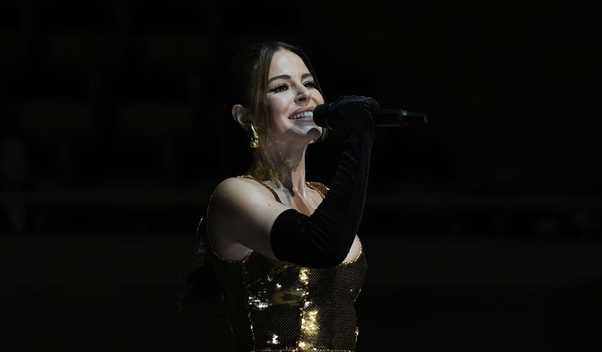 Şarkıcı Simge Sağın, CSO Ada Ankara'da sahne aldı