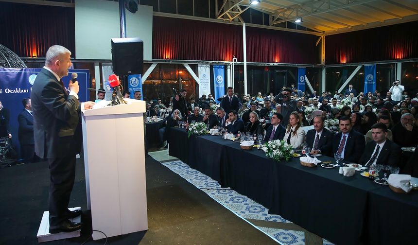 Ülkü Ocakları, İzmir'de 'Şehadetin Sofrası Ülkücü Şehitler Hatıra İftarı'nda buluştu