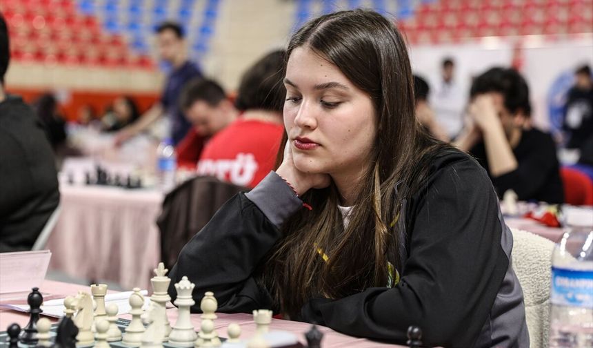 Burdur'da Üniversiteler Arası Satranç Türkiye Şampiyonası başladı