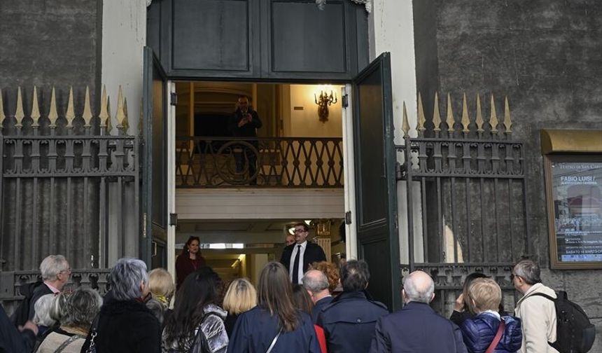 Dünyanın en eski opera sahnelerinden Teatro di San Carlo, 290. yaşını kutlamaya hazırlanıyor