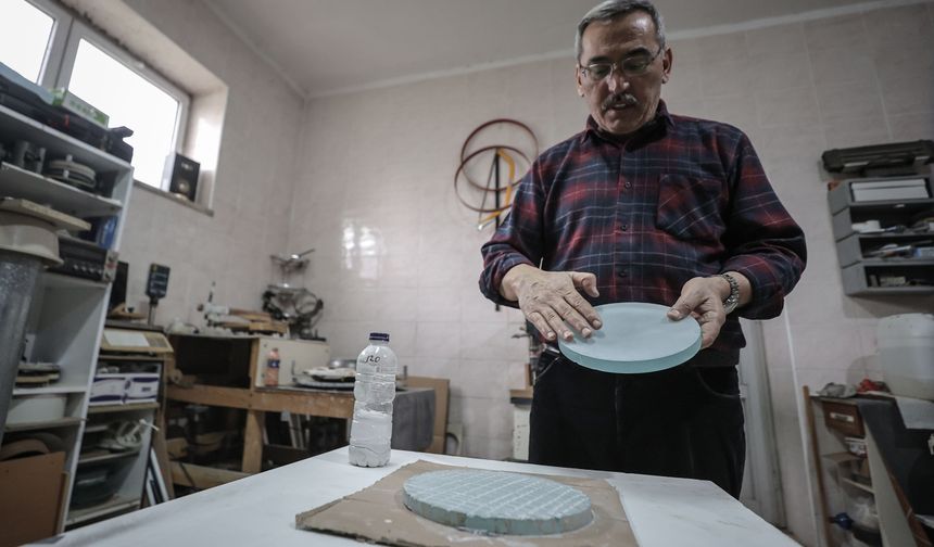 Emekli öğretmen 20 yıldır ince hesaplamalar ve zorlu el işçiliği isteyen teleskopları üretiyor