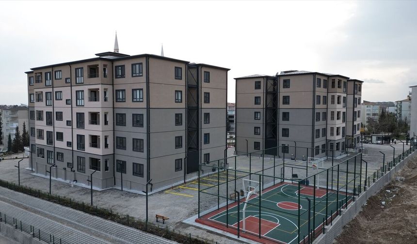 İş Bankası deprem bölgesindeki çalışanları için Adıyaman lojmanlarını tamamlayarak teslim etti