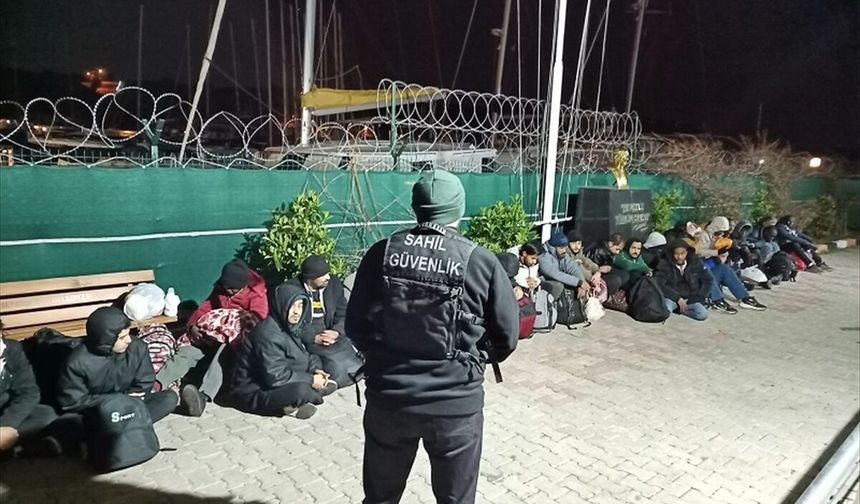 İzmir'de 25 düzensiz göçmen yakalandı