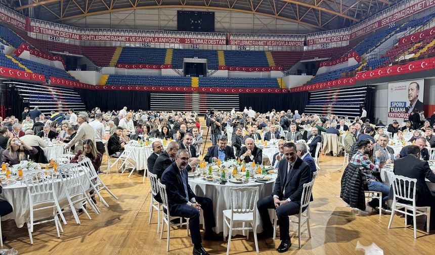 İzmir'de yaşayan Manisalılar, iftar programında bir araya geldi