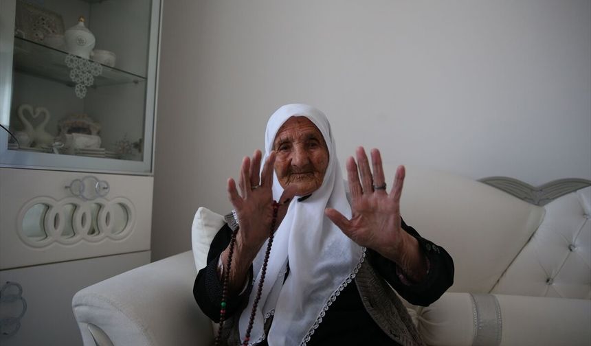 Kayseri'de 110 yaşındaki Şemsi Kılıç, gençlere sağlıklı yaşam tavsiyelerinde bulundu