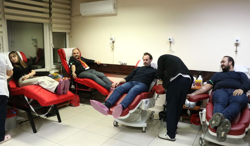 Kayseri'de Galatasaray taraftarları ile eğitim çalışanları kan bağışı yaptı