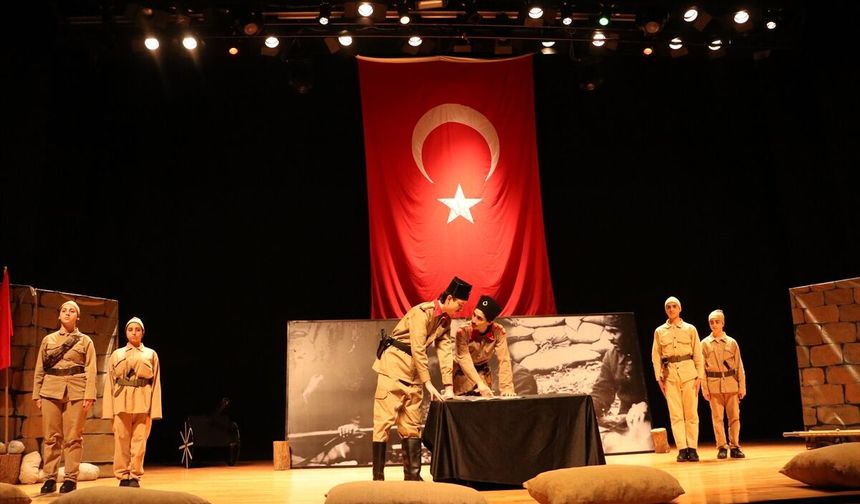 Kayseri'de 'Son Nefes Çanakkale' tiyatro oyunu öğrenciler tarafından sahnelendi