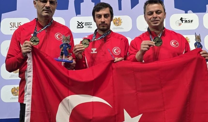 Milli atıcılar İsmail Keleş, Yusuf Dikeç ve Buğra Selimzade, Avrupa şampiyonu oldu