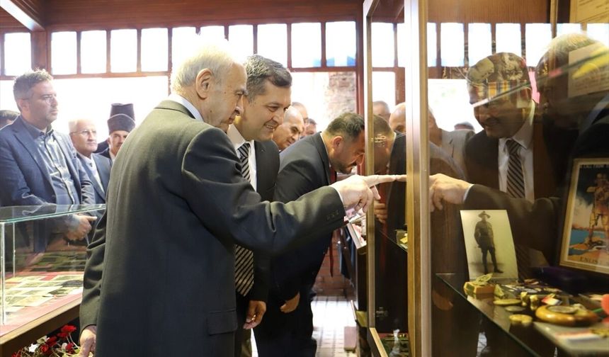 Ödemişli gazeteci Çanakkale koleksiyonunu müzeye bağışladı