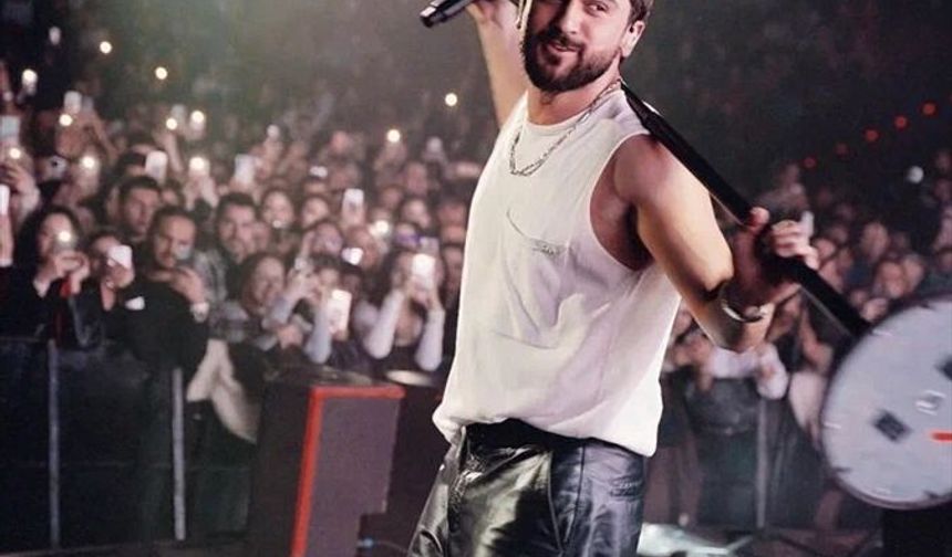 Rus şarkıcı ve şarkı yazarı Jony, Türkiye'deki ilk solo konserini verdi