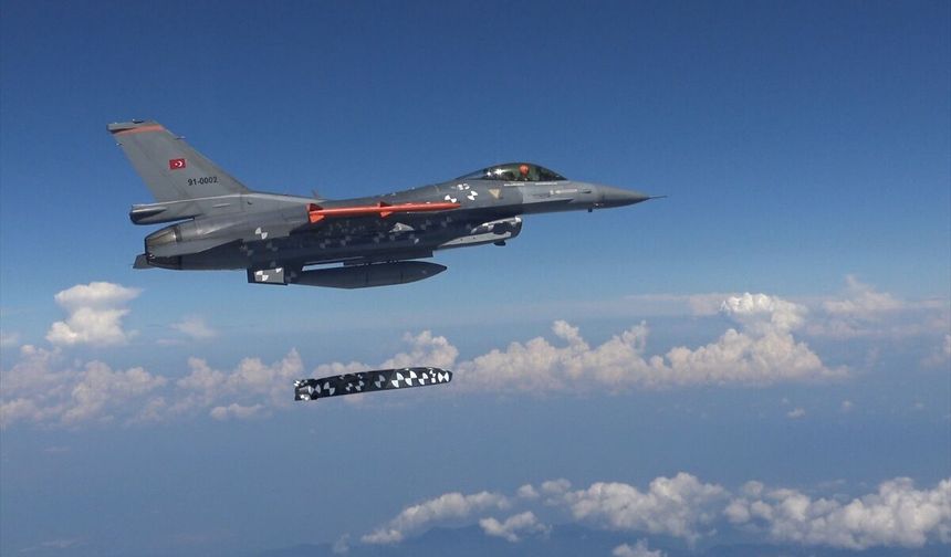 SOM-J seyir füzesi, canlı harp başlığıyla gerçekleştirilen son test atışında hedefi başarıyla vurdu