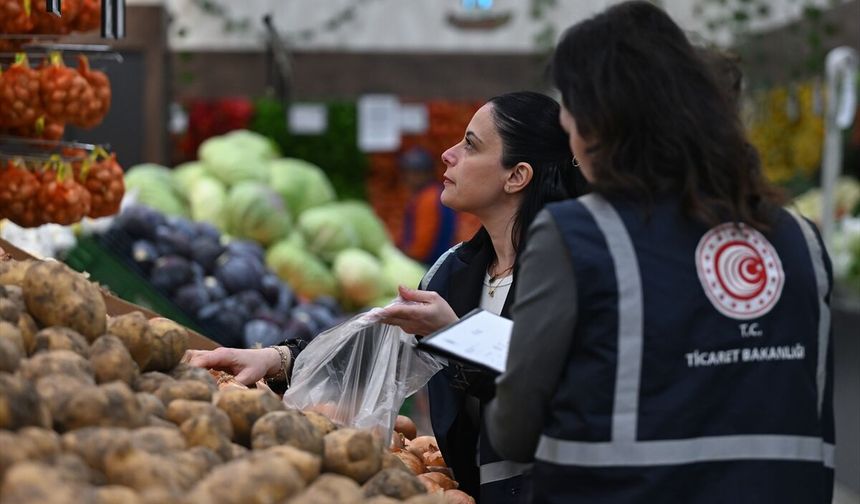 Ticaret Bakanlığı ekipleri Ramazan Bayramı öncesinde Ankara'da market denetimi yaptı