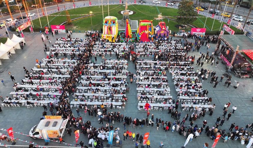 TÜGVA, İzmir'de 'Ramazan Şenliği ve Büyük Aile İftarı' düzenledi