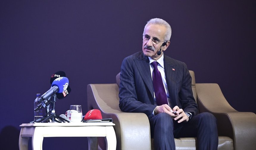 Bakan Uraloğlu, Ankara Trabzon Günleri'nde gerçekleştirilen '61 Sohbet' programına konuk oldu: