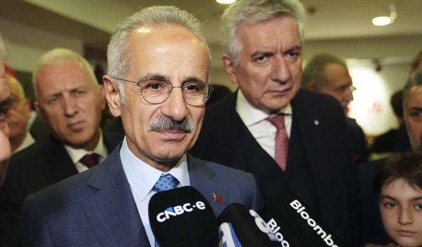 Bakan Uraloğlu: 'İran'da kalan bir uçağımız vardı, dün itibarıyla onu getirdik. Pegasus'un uçağıydı. THY'nin uçağını da bugün belki yarın getireceğiz'