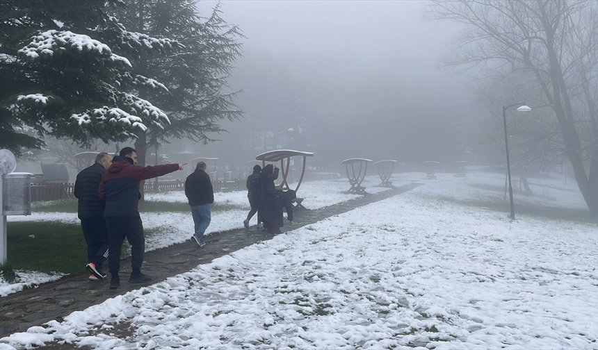 Bolu'nun yüksek kesimlerine kar yağdı