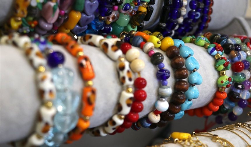 Cam fobisini yenip kurduğu atölyede üretime başladı