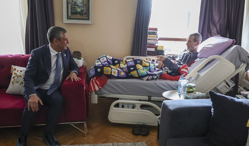 CHP Genel Başkanı Özel, şair ve yazar Ahmet Telli'yi ziyaret etti