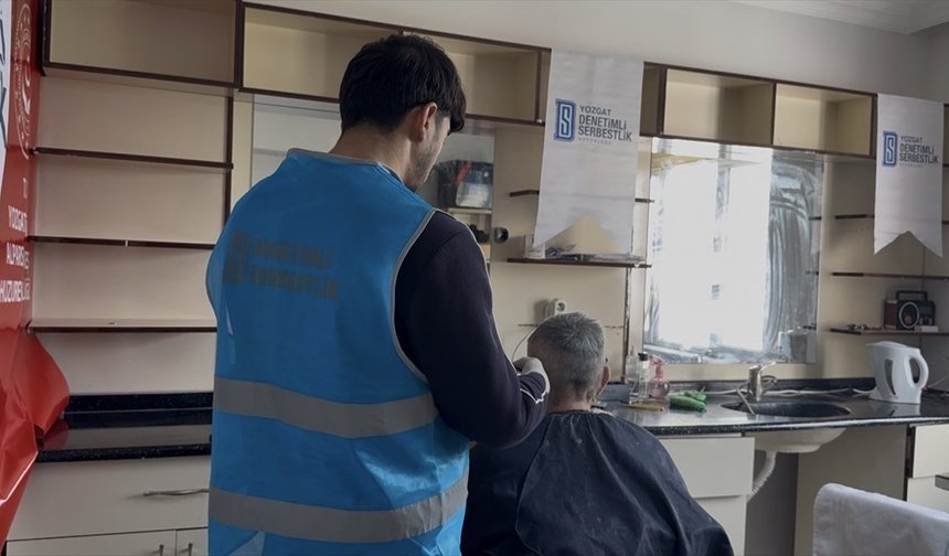 Denetimli serbestlik yükümlüsünden huzurevi sakinlerine gönüllü berberlik hizmeti