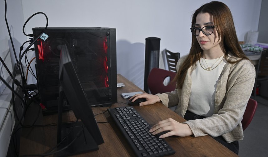 Elektrik direklerinde kullanılan yalıtkan malzemenin ömür testini yerli makinayla yapıyorlar