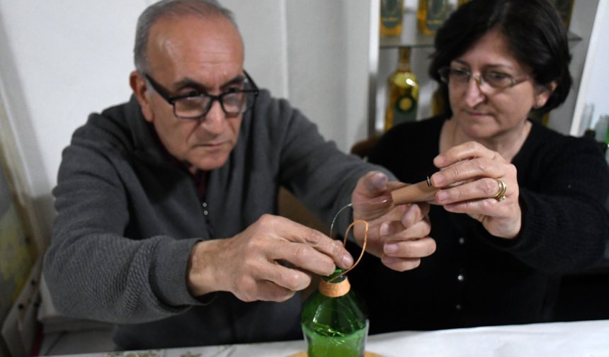 Emekli çift, süs eşyası yapma hobisini ürünlerine artan taleple profesyonel uğraşa dönüştürdü