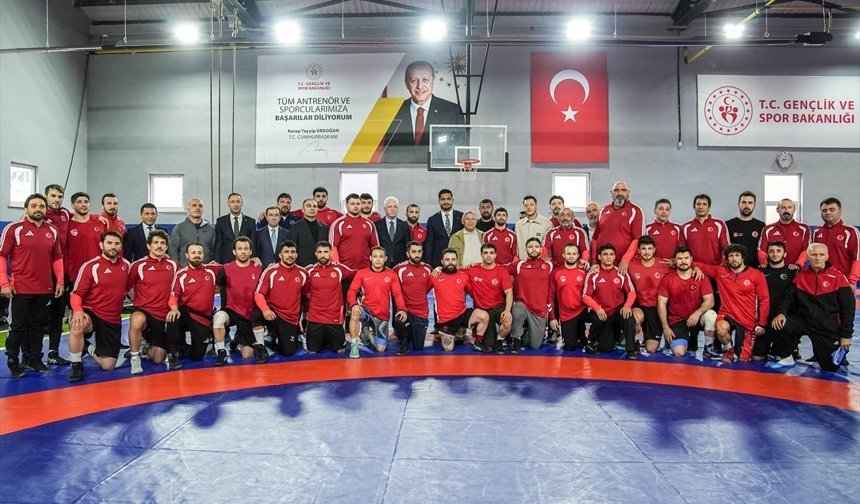 Grekoromen Güreş Milli Takımı Avrupa şampiyonası öncesi basınla buluştu