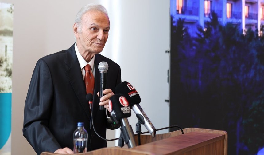 Hülya Koçyiğit ve Ediz Hun, Kütahya'da yaşlılar için hazırlanan projenin açılışına katıldı