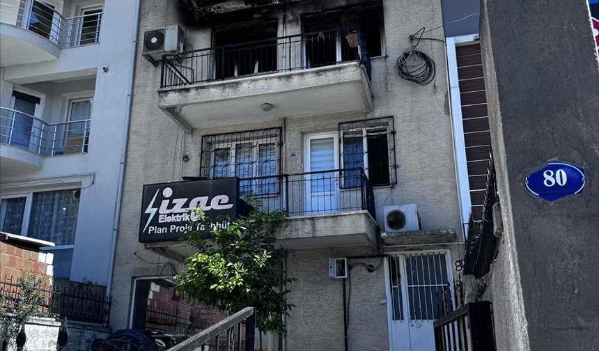İzmir'de çıkan yangında yaşlı adam öldü, oğlu ağır yaralandı