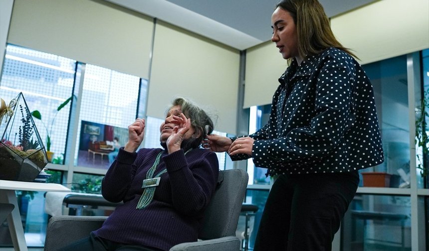 İzmirli kadın 10 yıl sonra yeniden duymaya başladı