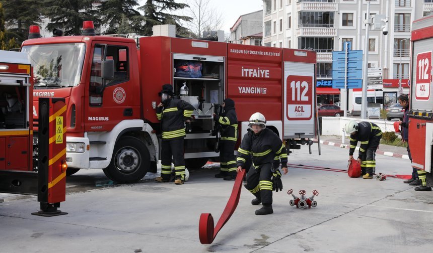 Kadın itfaiyeci adayları alevlerle mücadeleye hazırlanıyor