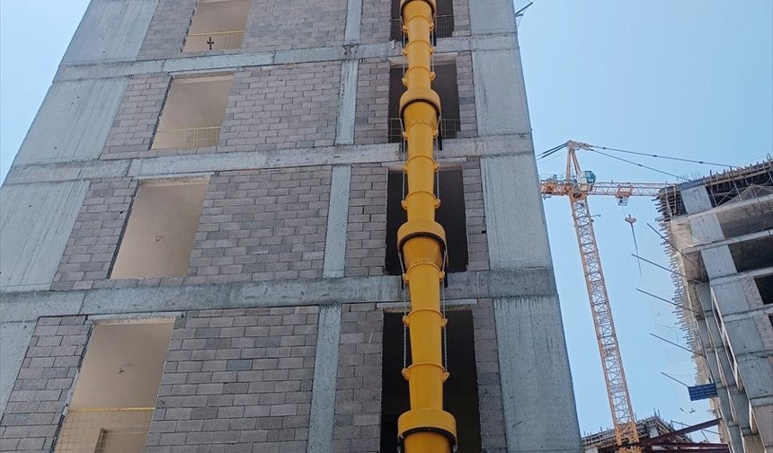 Karmod moloz kuleleri inşaatlardaki iş kazalarını azaltıyor