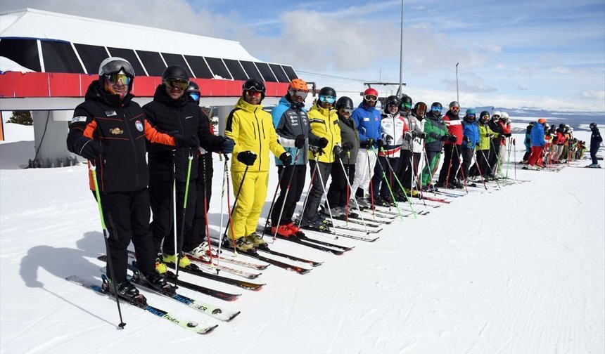 Kars'ta kayak ve snowboard kursları tamamlandı